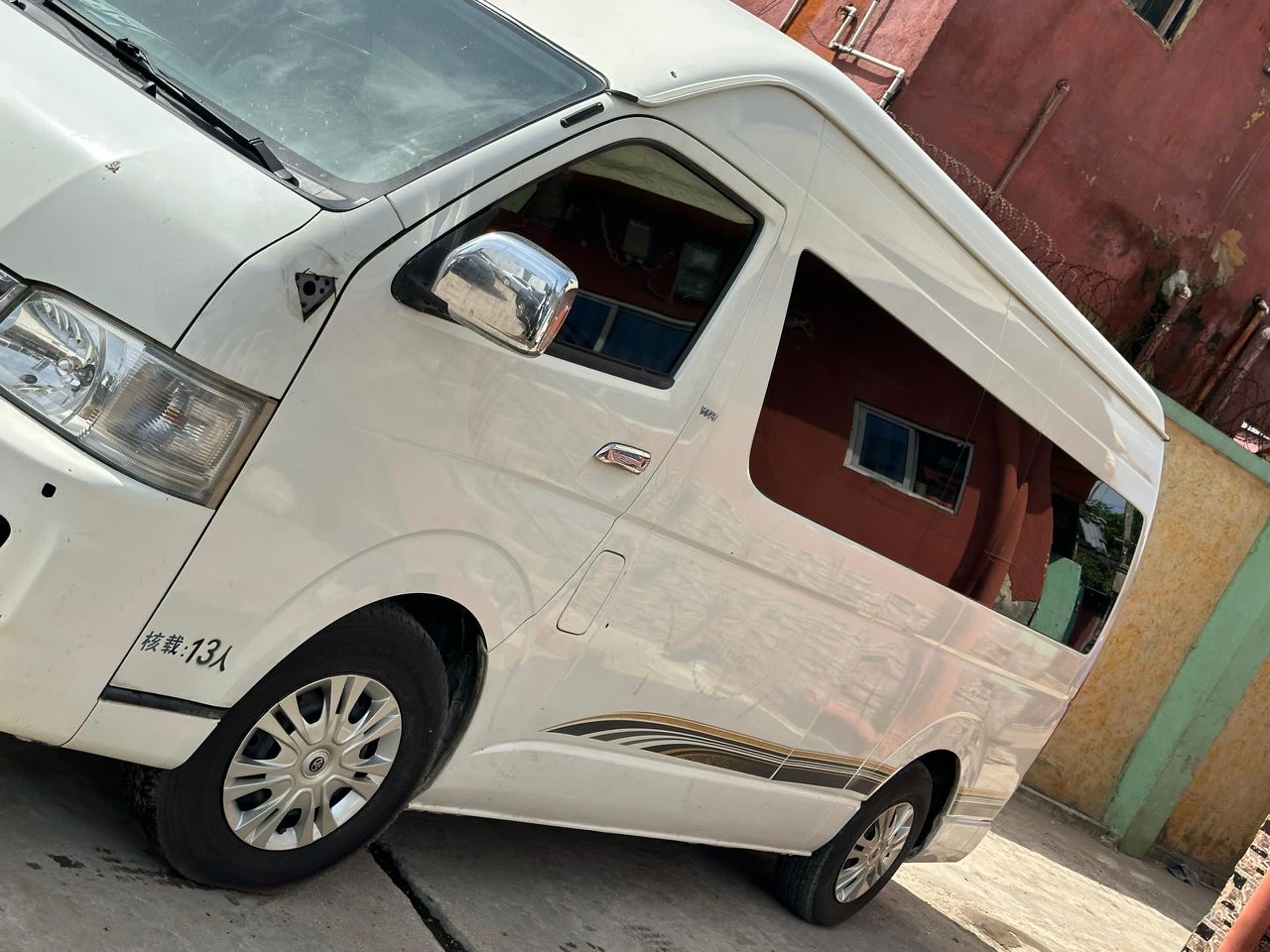 Toyota hummer bus - Image 4